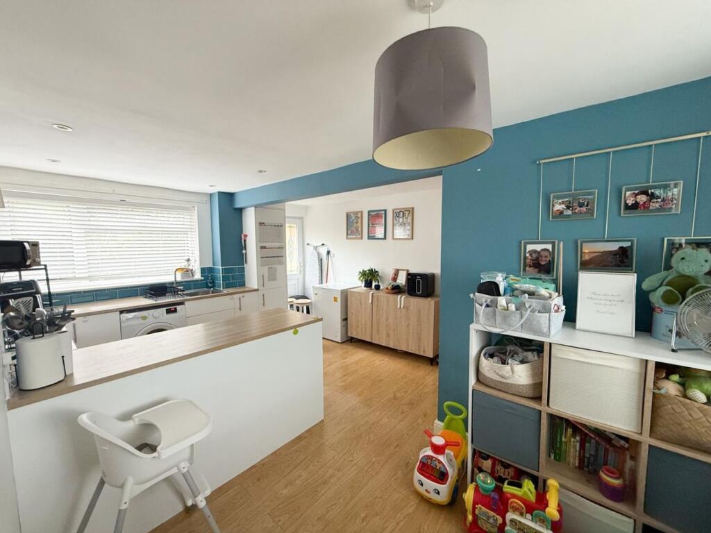 House in Cwmbrân, Croesyceiliog - More
