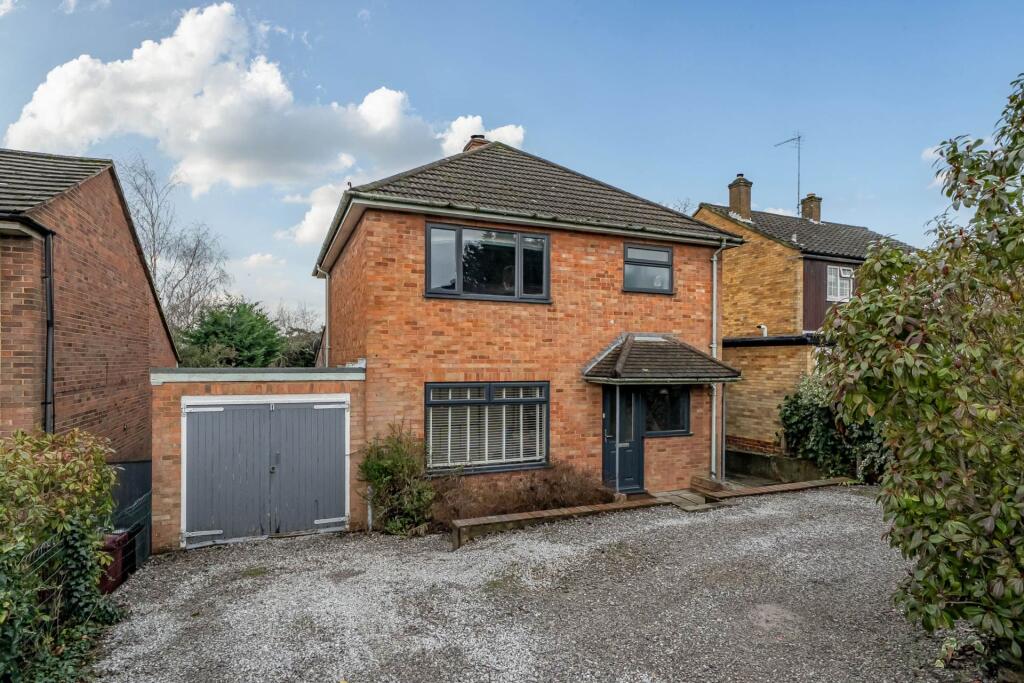 3-bed detached on The Horse Close, Reading, £650,000