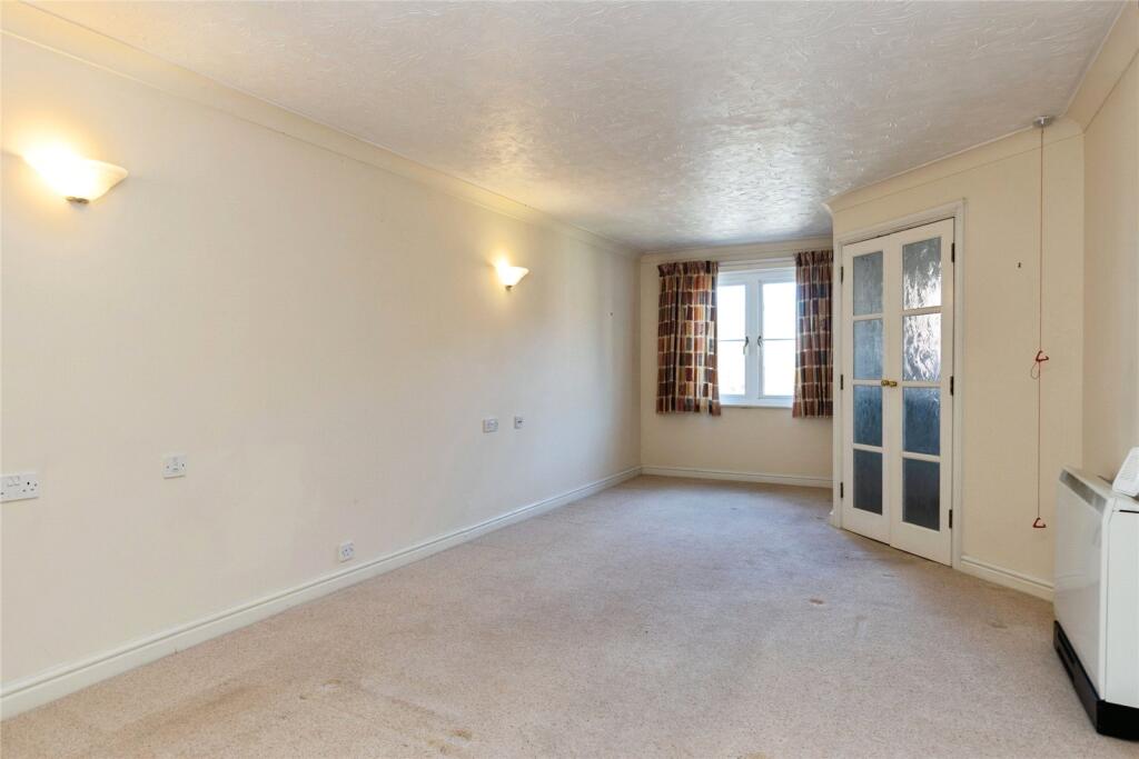 Apartment in Gloucester, Gloucestershire - View 2