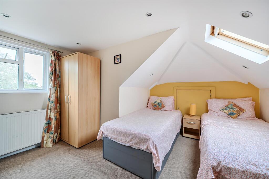 House in London, Rayners Lane - View 5