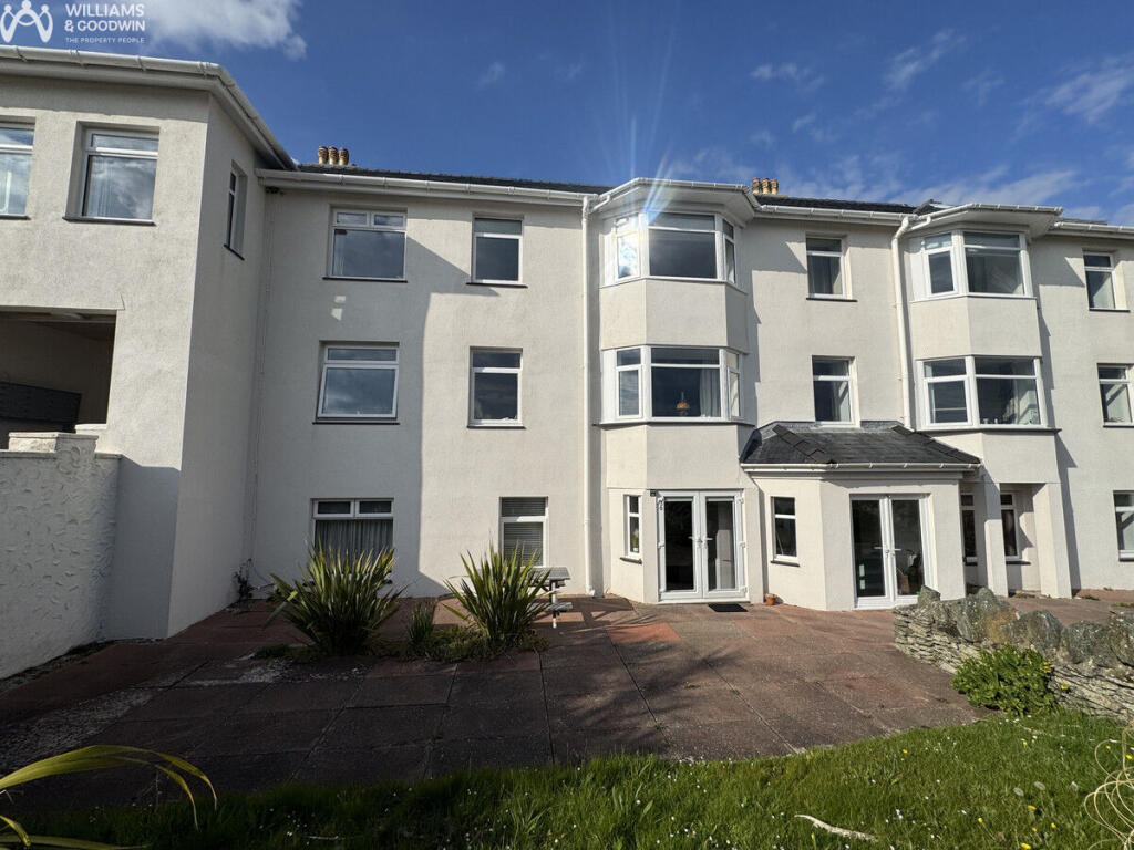2-bed apartment on Plas Darien, Trearddur Bay, Anglesey, LL65, £199,950
