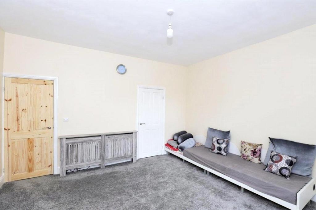 35, Holland Road photo 3