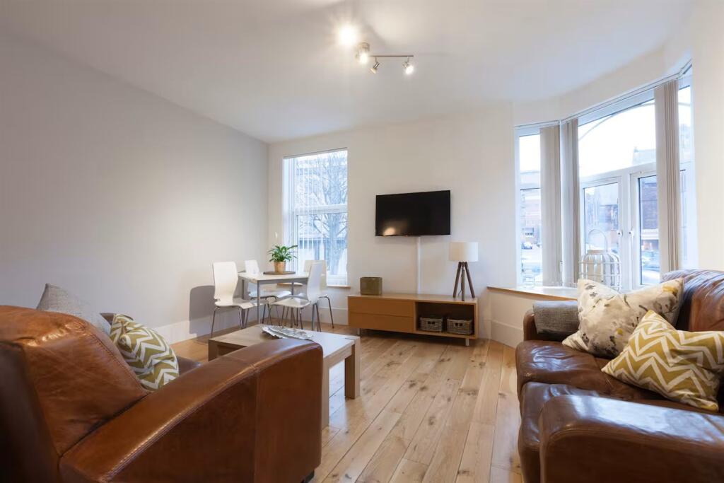 Apartment in Leeds - View 3