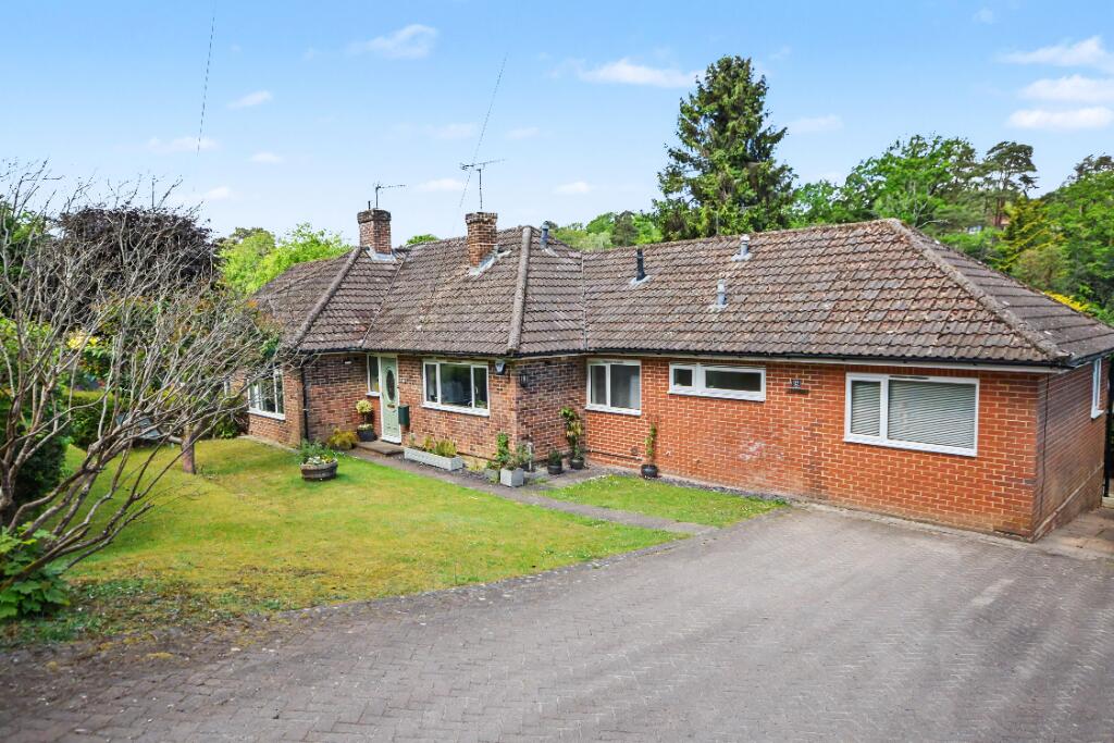 17 Black Pond Lane, Lower Bourne, Farnham, GU10, Farnham