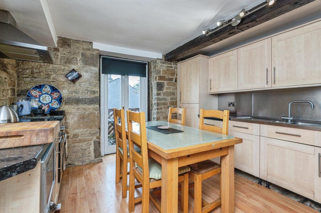 House in Wakefield - View 5