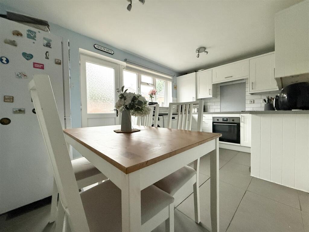 House in Whetstone - View 4