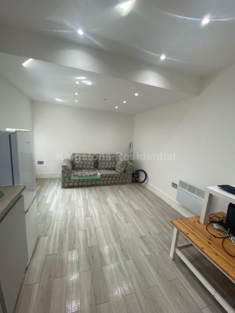 Apartment in Cardiff, Maindy, Cathays - View 5