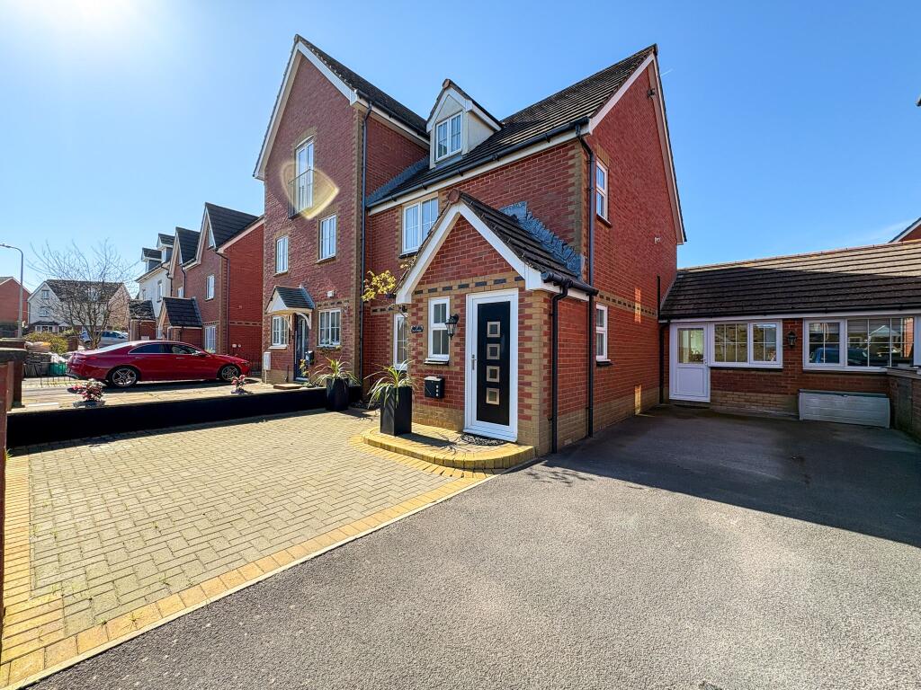 Main image of property: Clos Yr Wylan, Barry