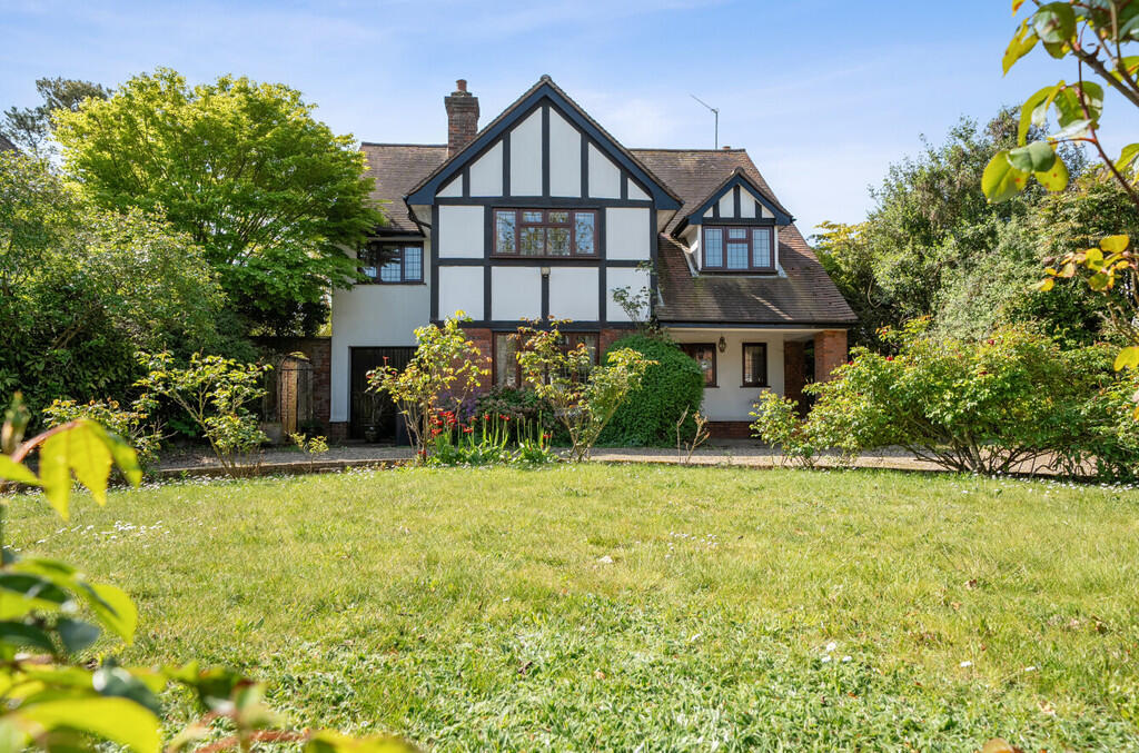 4-bed detached on Bury St. Edmunds, Suffolk, £595,000