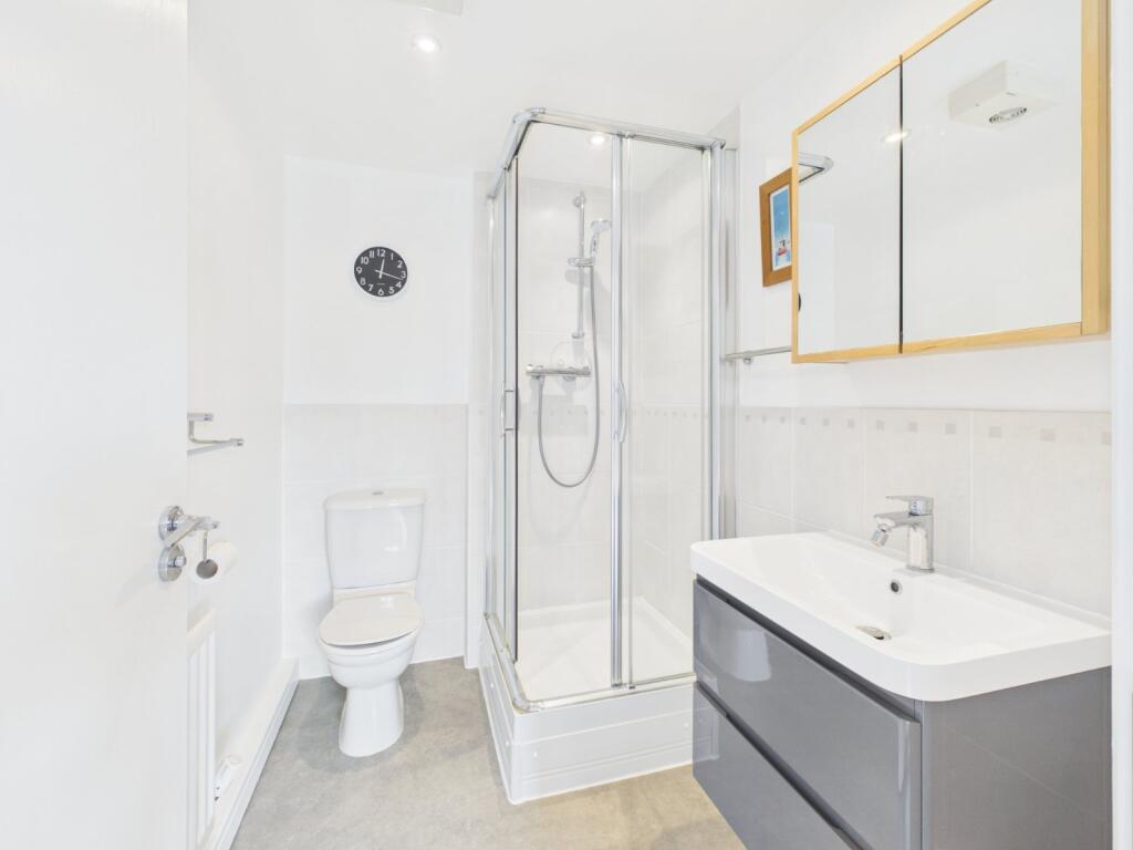 Apartment in Slough - More