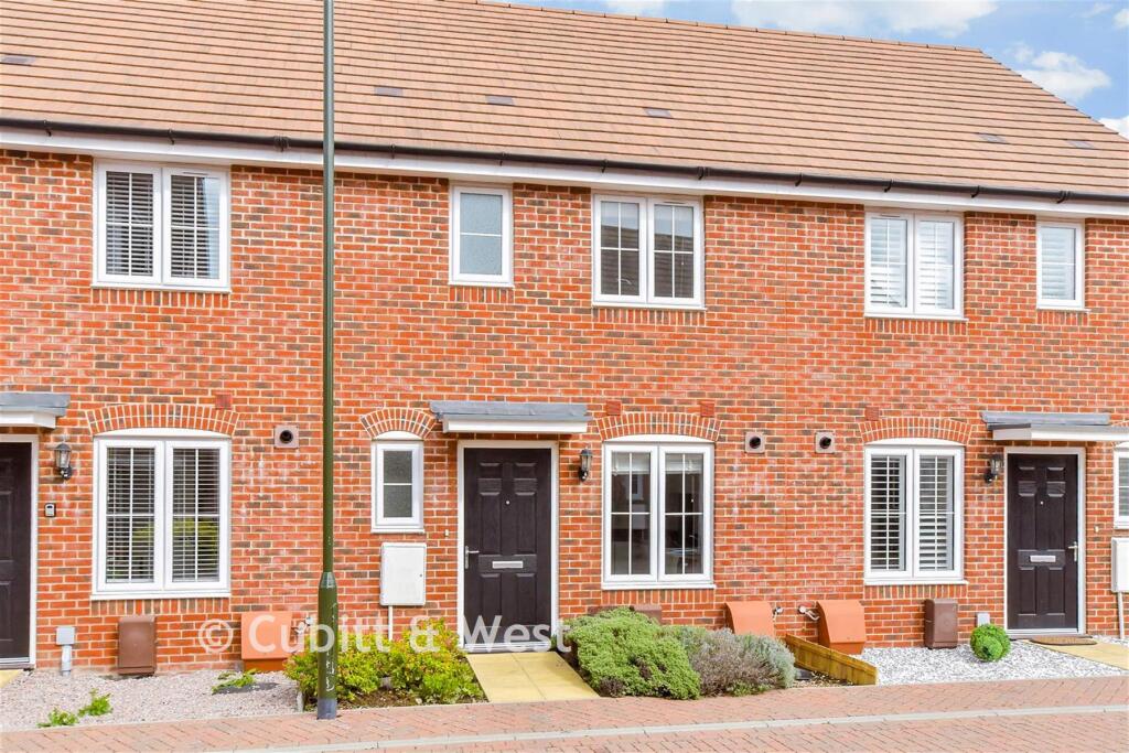 3-bed terraced on Buckle Mead, Woodgate, Chichester, West Sussex, £300,000