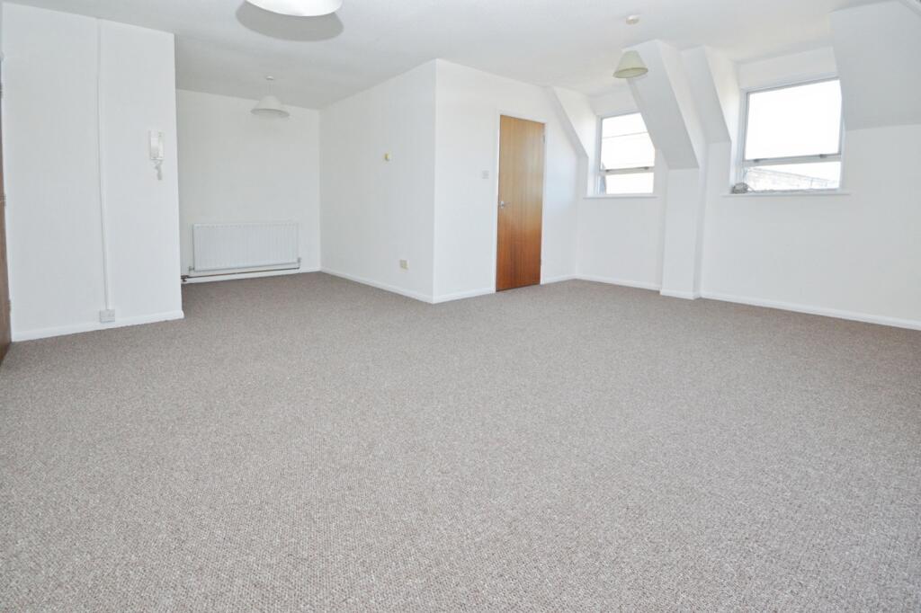 Apartment in Whitton, Whitton High Street - View 3