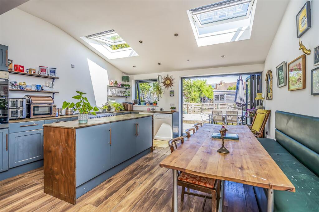 House in Portsmouth, Baffins - View 4