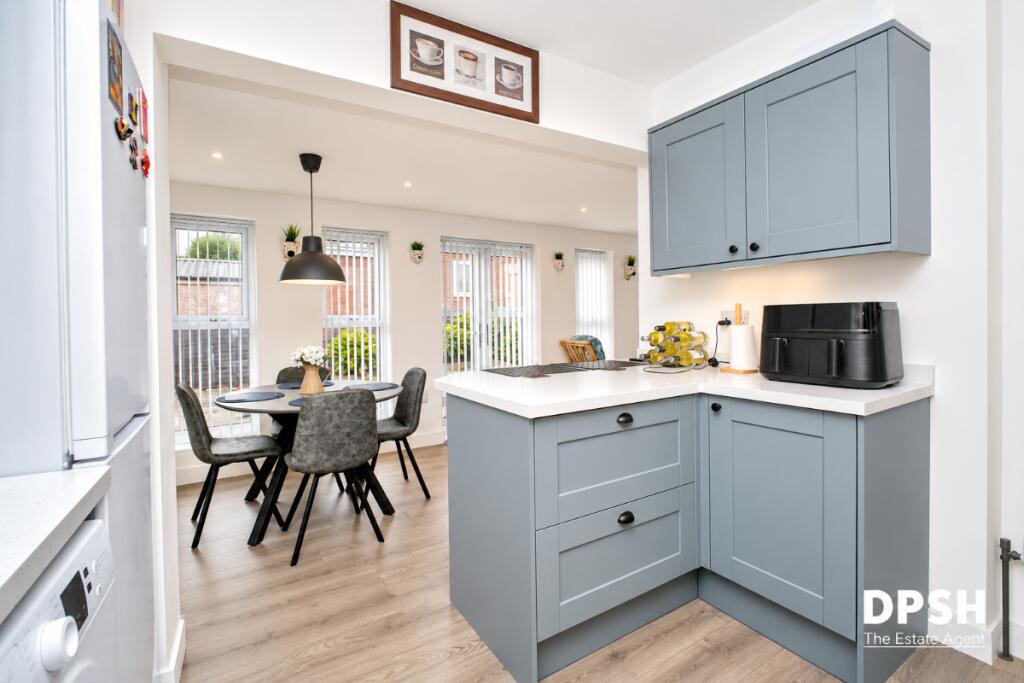 House in Leeds, Gildersome - View 2