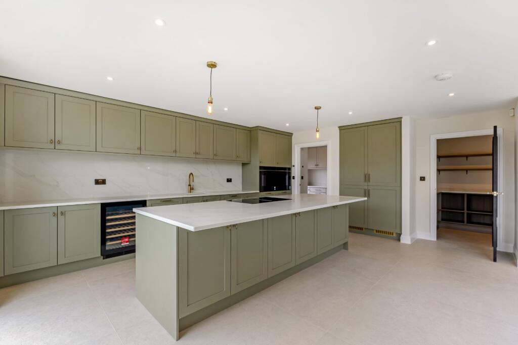 House in South Oxfordshire, Eye and Dunsden - More