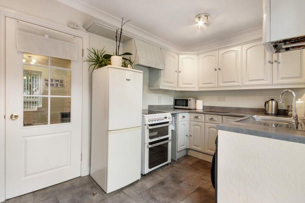 Chapel Wood, New Ash Green, Longfield, Kent, DA3 8RB - View 5