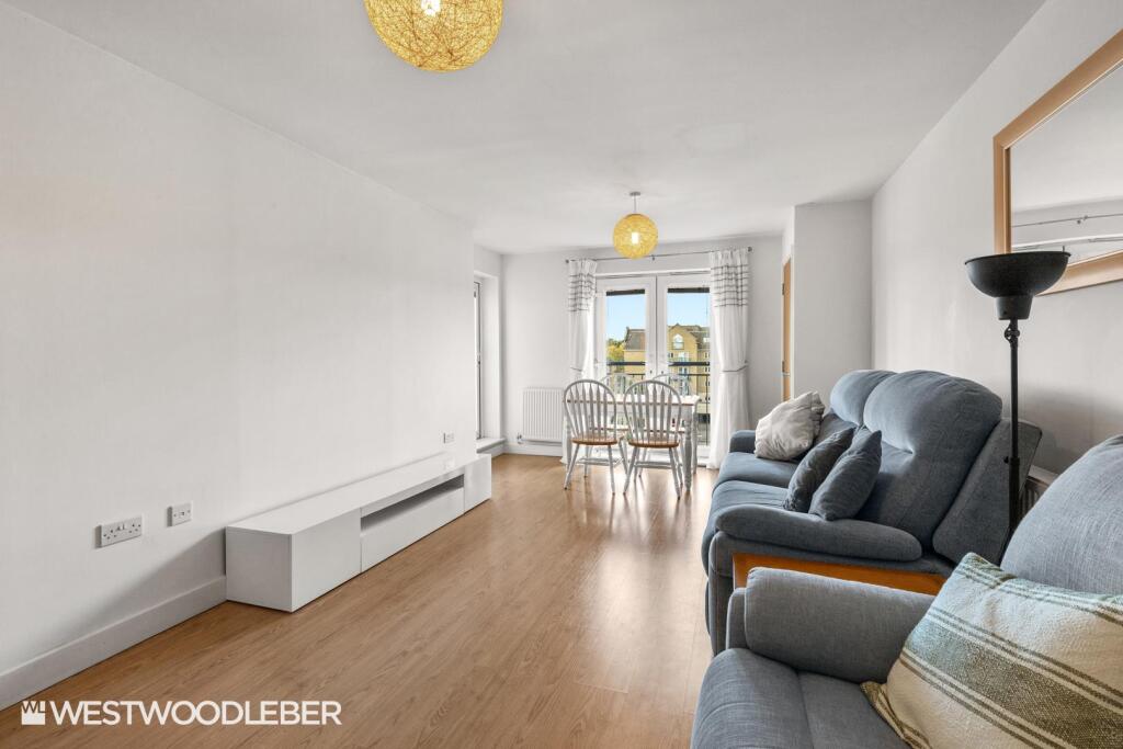 Apartment in Hoddesdon, High Leigh Garden Village - View 3