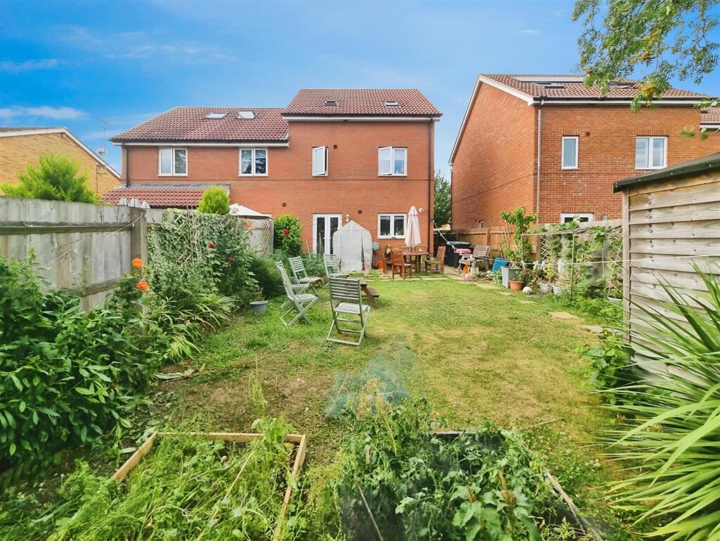 House in Dacorum, Hertfordshire - View 3