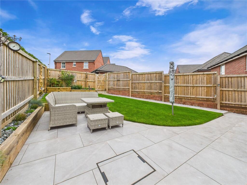 Clarissa Close, Tiverton, Devon, EX16 photo 4