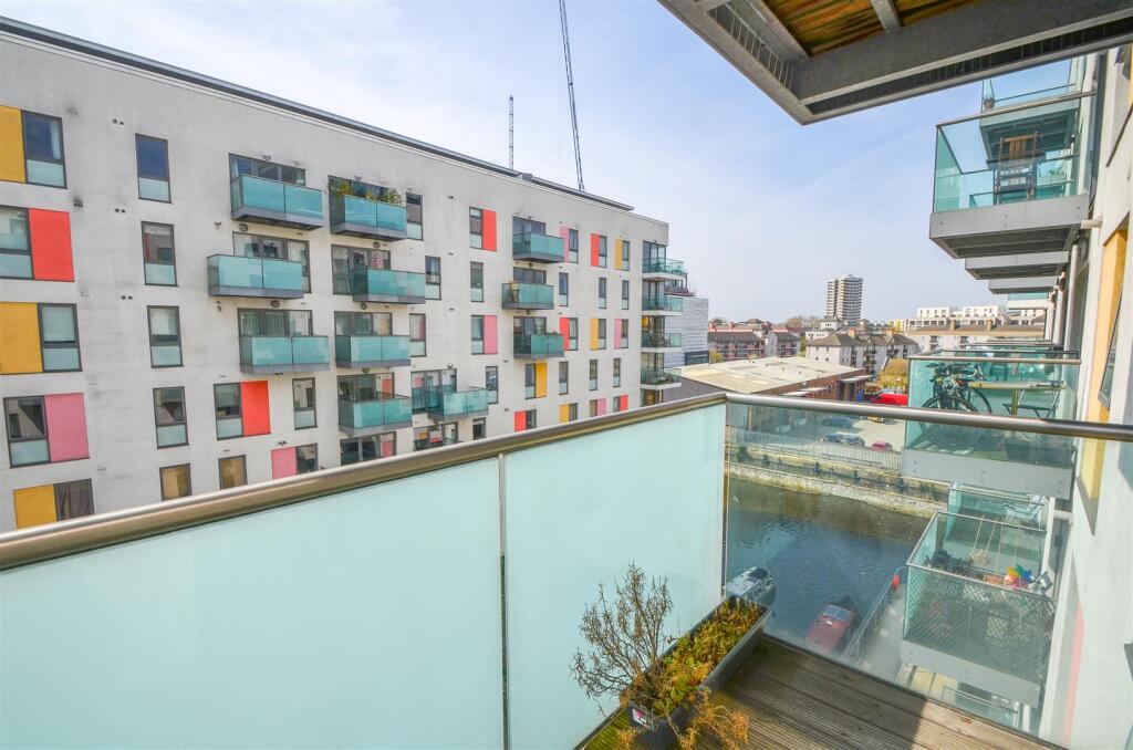 Main image of property: Abbotts Wharf, Stainsby Road, London, E14