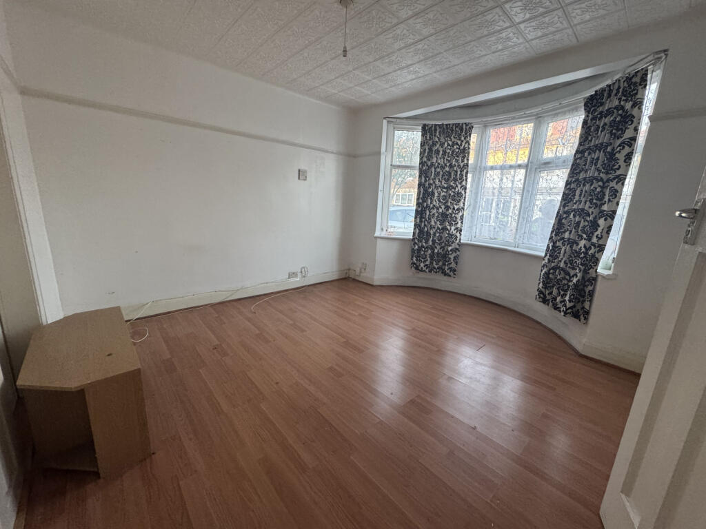 Main image of property: Inglehurst Gardens, Ilford, IG4 5HA