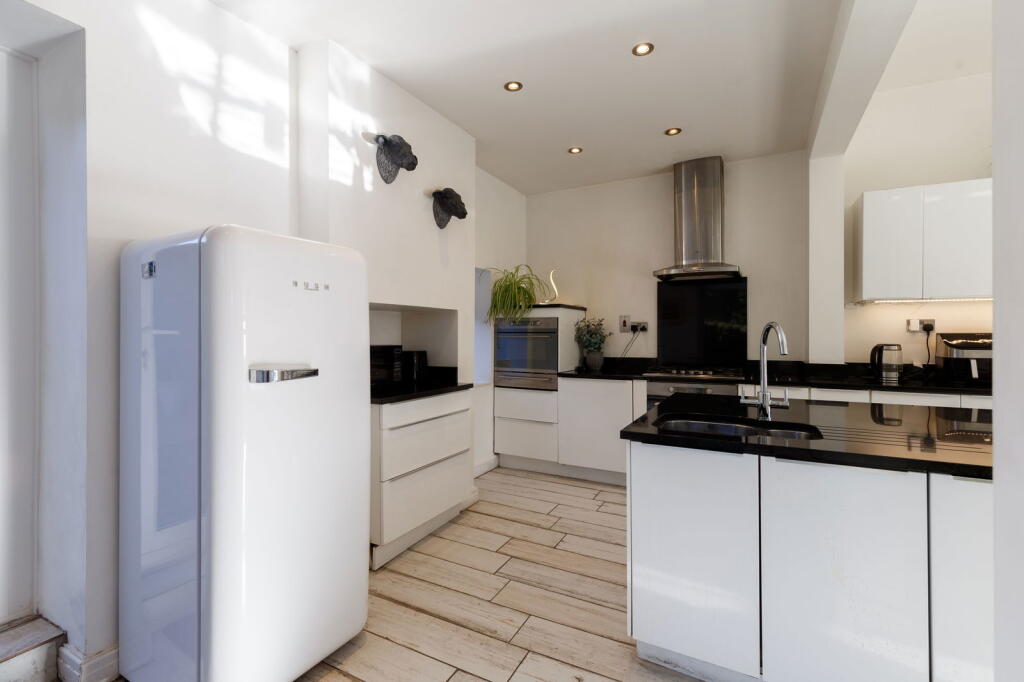 Over Lane, Rawdon, Leeds, LS19 6DY - View 6