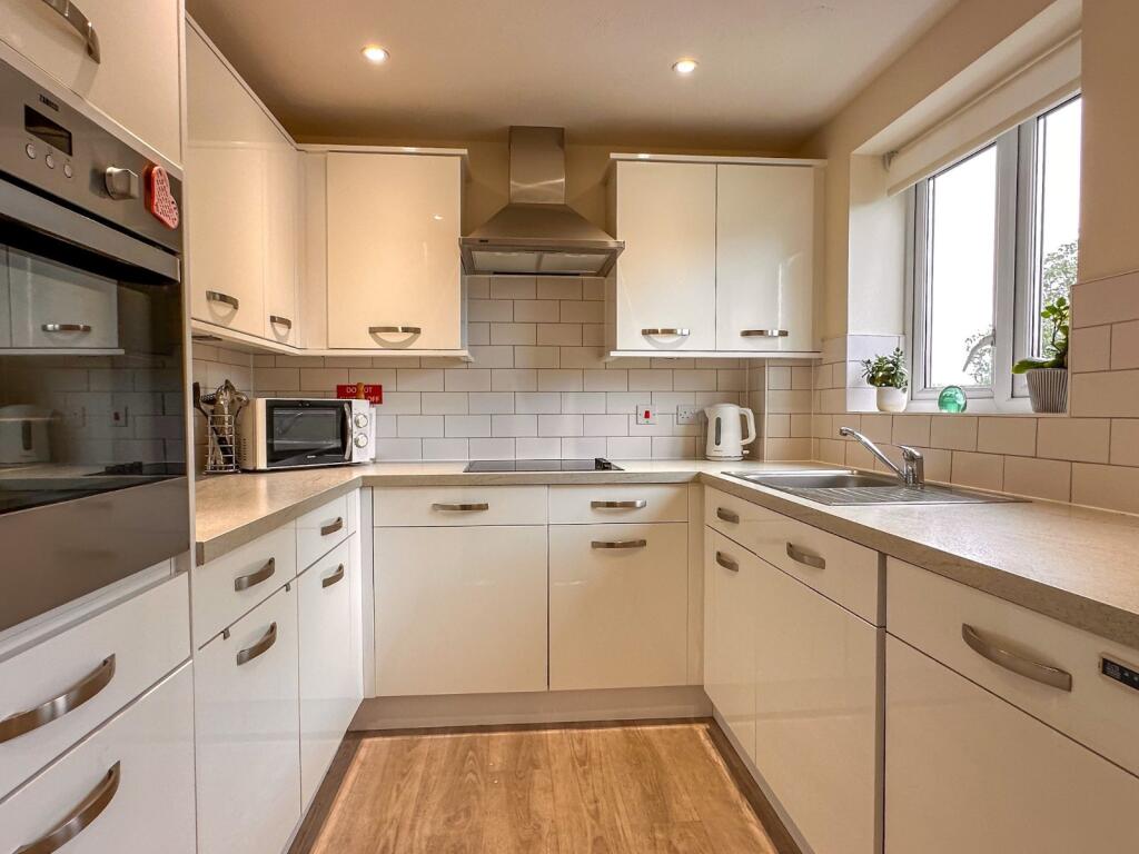 Christ Church Close, Nailsea, North Somerset, BS48 photo 2