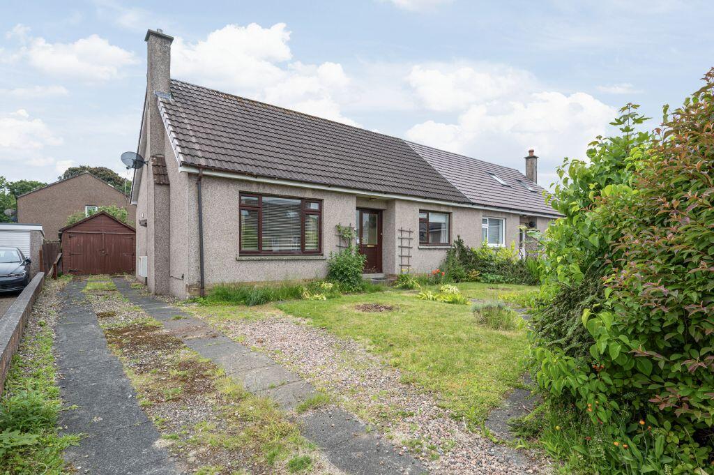 Main image of property: 2 Muirfield Grove, Kinross, KY13 8AX
