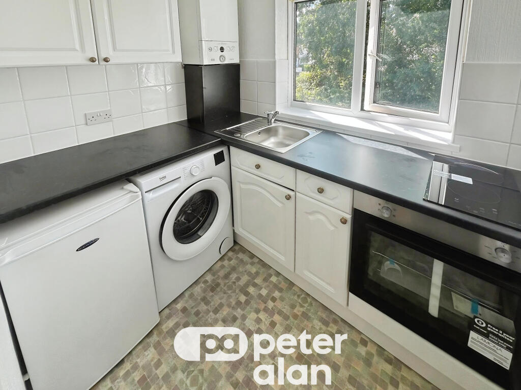 Apartment in Cardiff, Cyncoed - View 4
