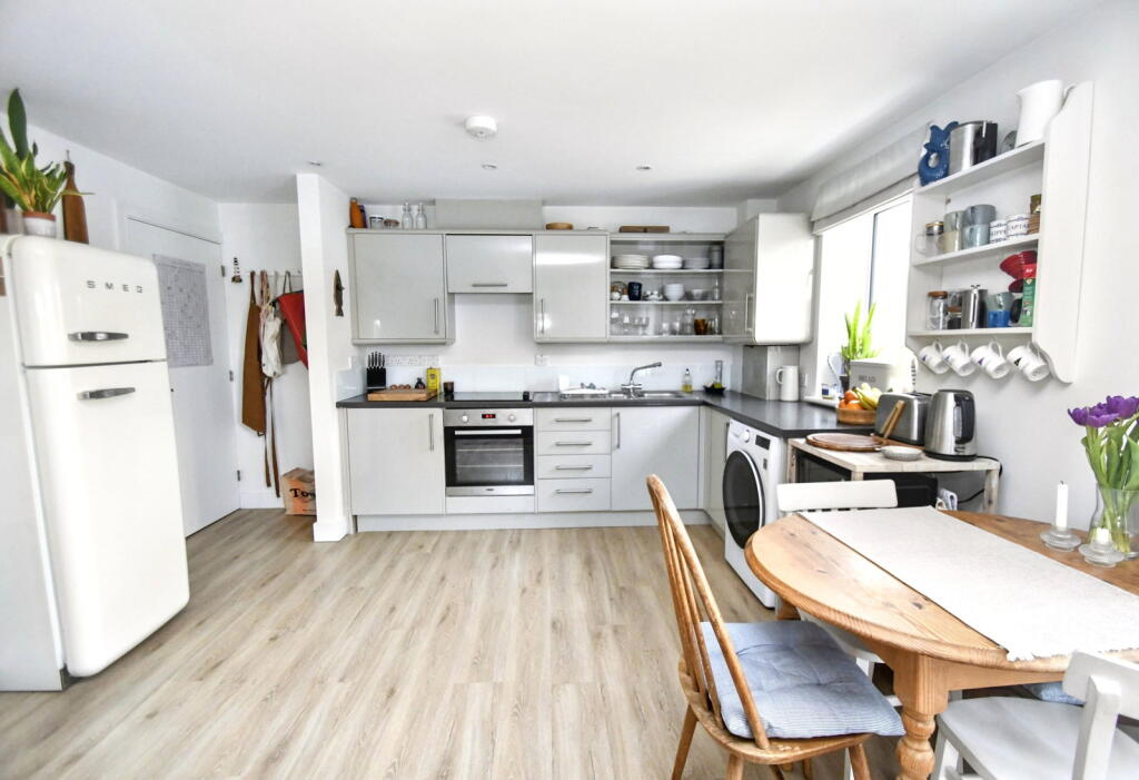 Apartment in Truro - More