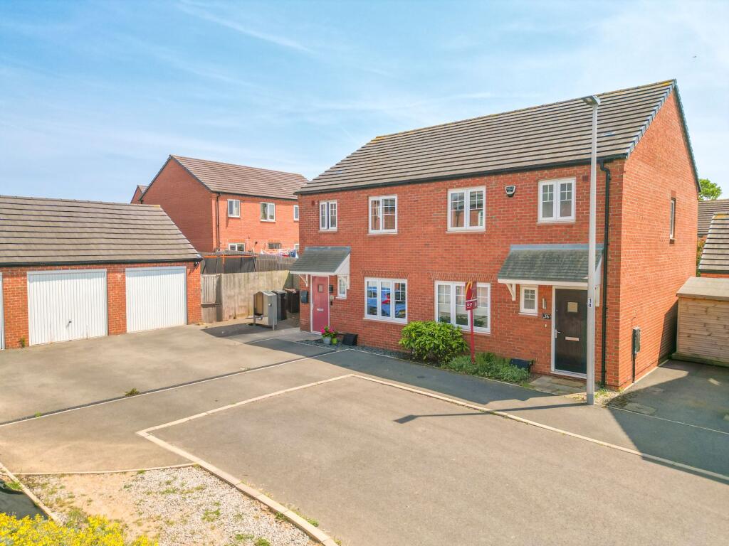 Main image of property: Farthington Drive, Nuneaton, CV11