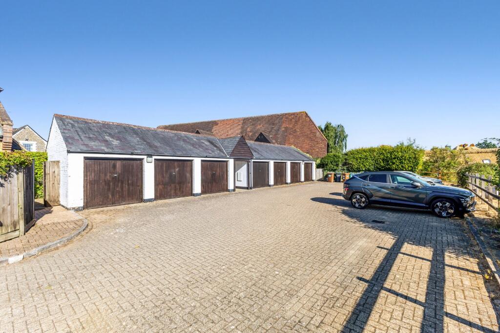 House in Three Rivers, Abbots Langley - More