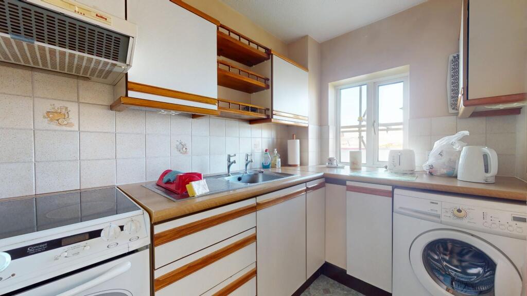 Apartment in Gravesham, Milton - View 5