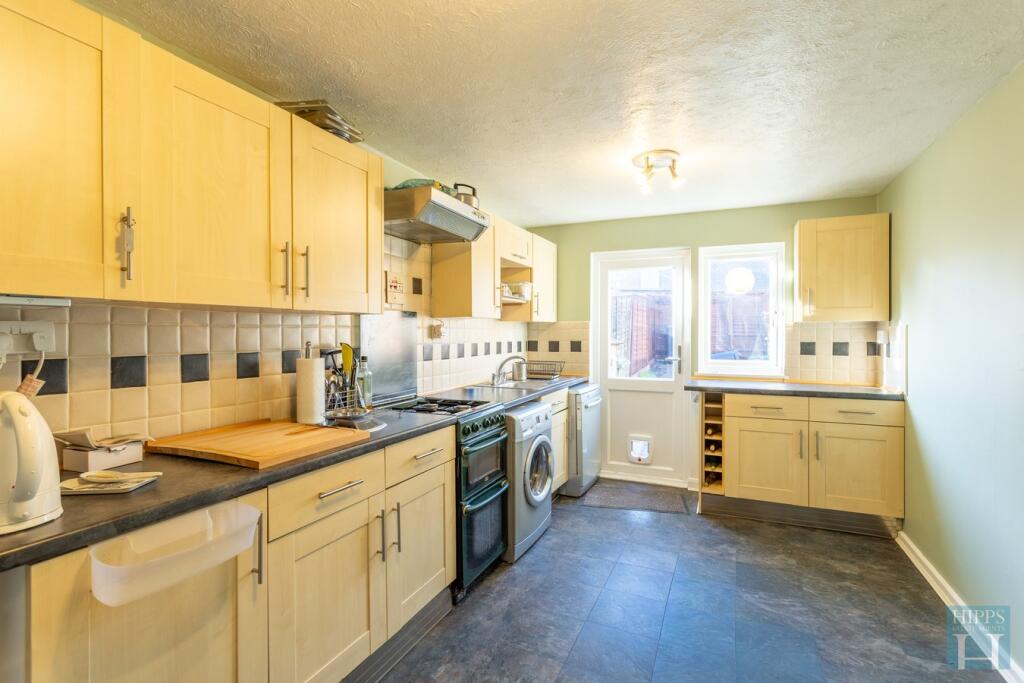 Rowan Close, Guildford, GU1 photo 2