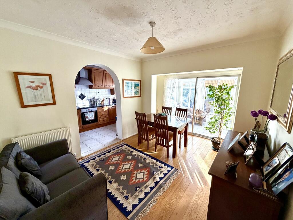 House in Kingston upon Thames - More