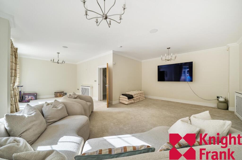 House in Sunningdale, Windsor and Maidenhead - View 4