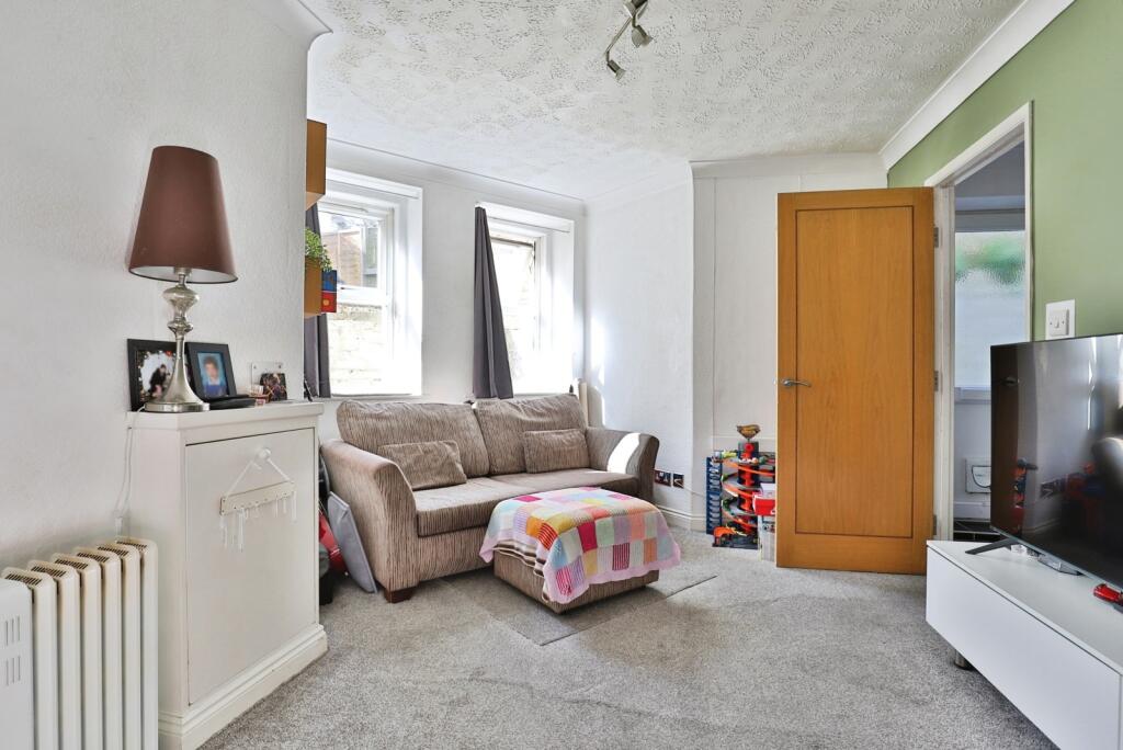 Gordon Road, Bournemouth, Dorset, BH1 – další