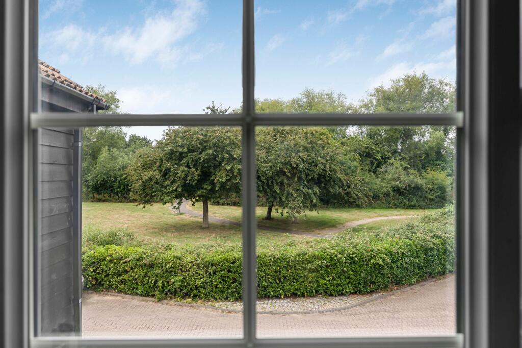 Yarnton Close, Nine Elms, SN5 photo 2