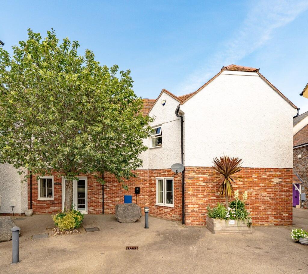 Main image of property: Eastcliff, Portishead, Bristol, BS20 7AQ