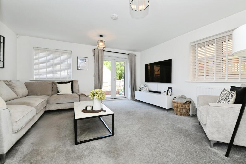 Augusta Drive, Hockley photo 2