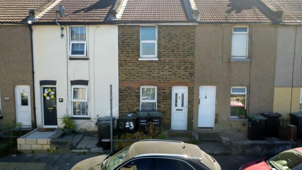 House in Gravesham, Rosherville, Perry Street - View 2