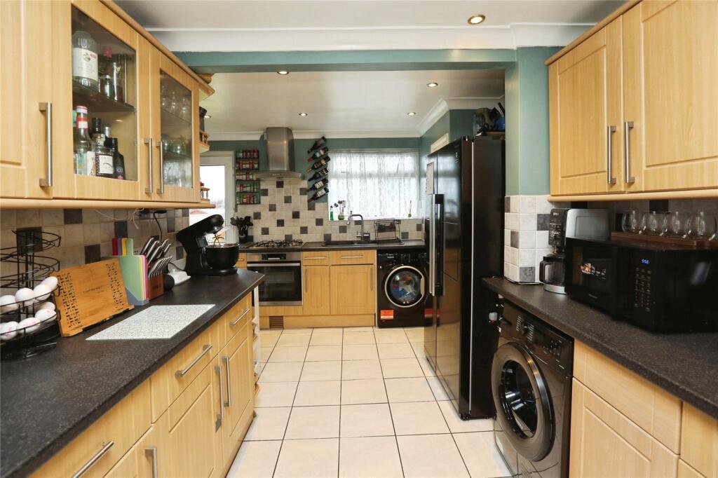 Hinkler Road, Southampton, Hampshire, SO19 photo 4