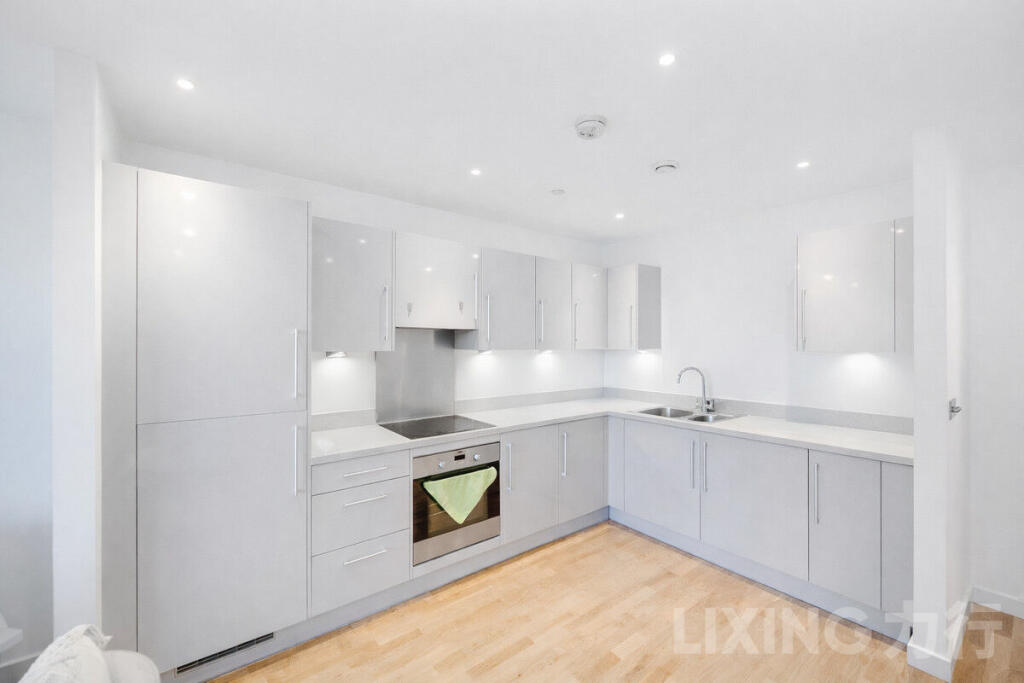 Main image of property: Turnberry Quay, Canary Wharf, E14 9GH