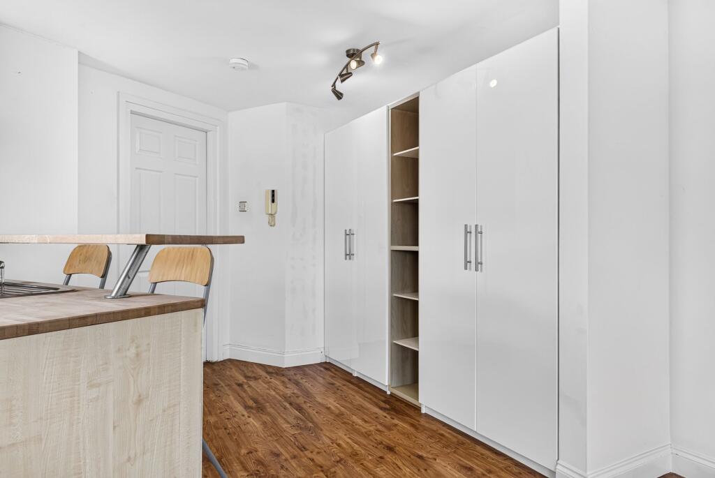 Apartment in Kingston upon Thames, Surbiton - View 5