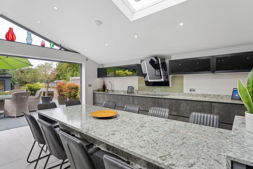 House in Aylesbury, Buckinghamshire - View 5