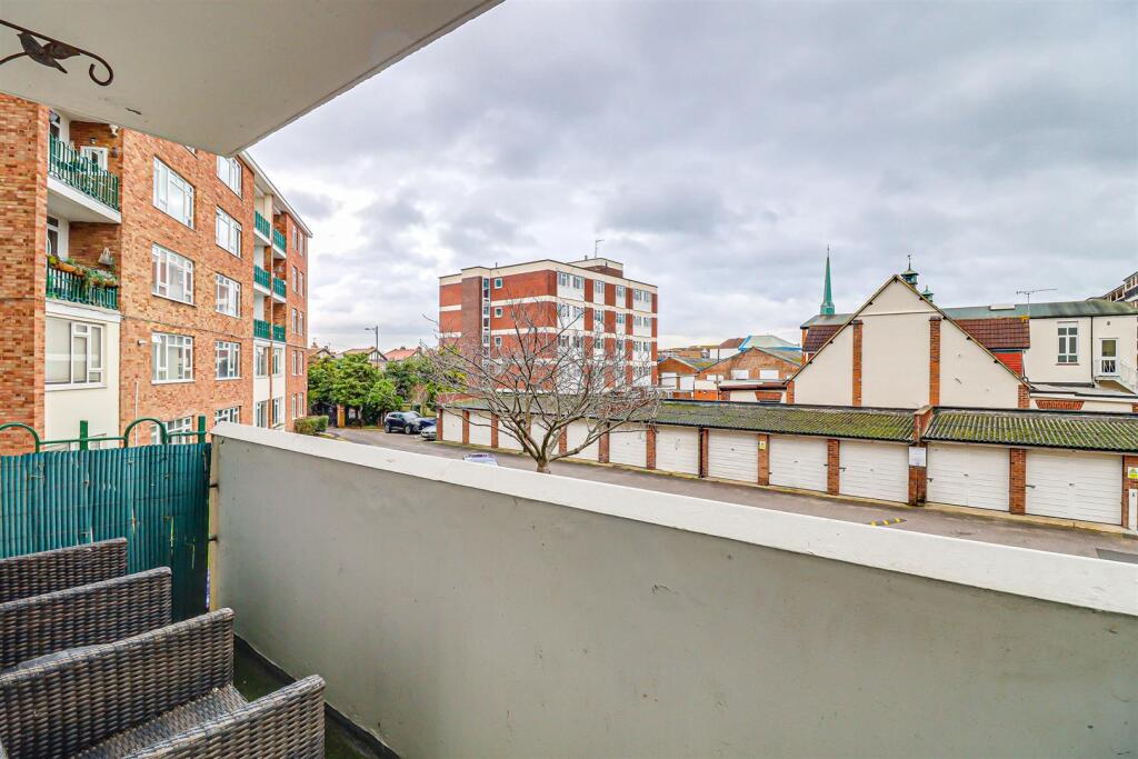 Apartment in Southend-on-Sea, Essex - View 5