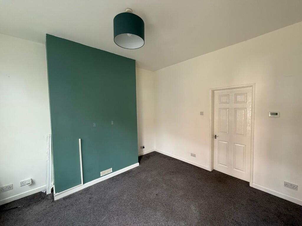 House in Oldham - View 4