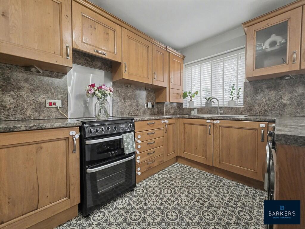 Plover Drive, Batley photo 4