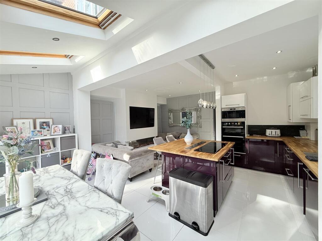 House in Tameside, Greater Manchester - View 3