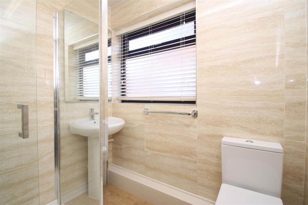 Oakwood Road, Wetherby - More